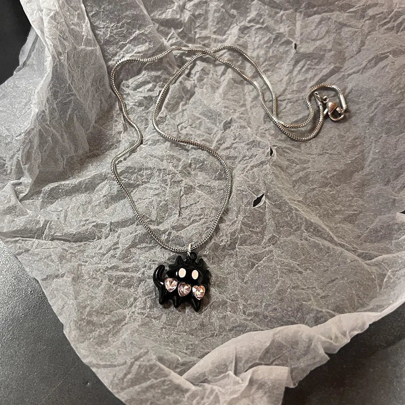 Pingentes estéticos no modelo Y2K